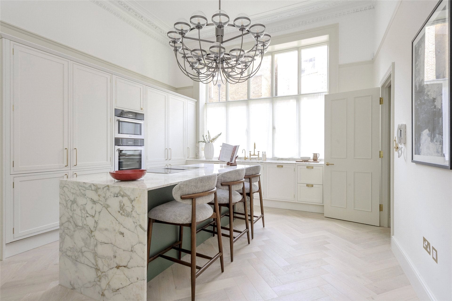 Flat Pembridge Gardens in Greater London