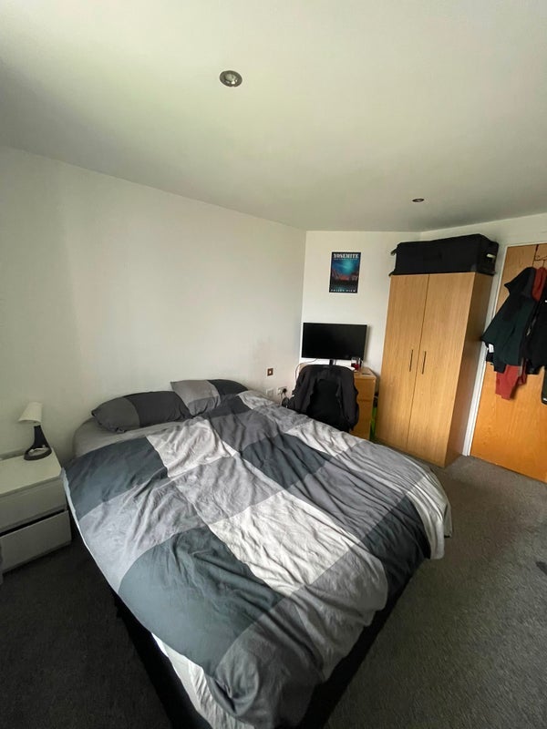 Room Armouries Drive in Leeds