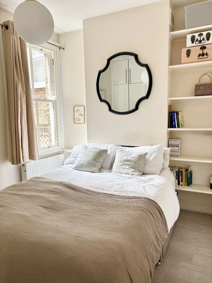 Flat Denton Street in Greater London