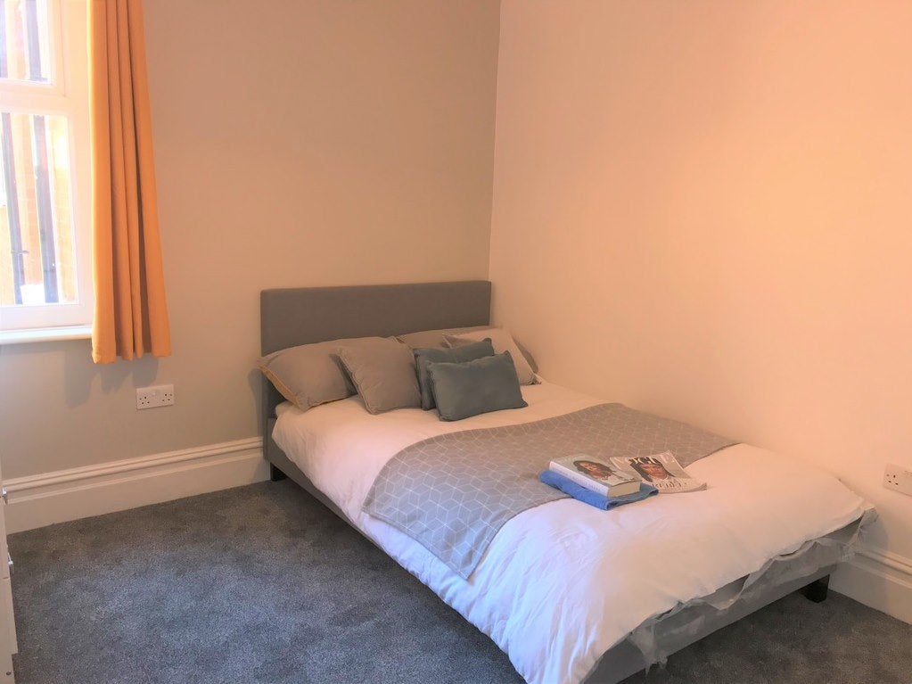 Room Richville Road in Southampton