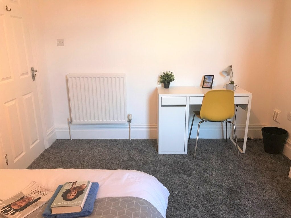 Room Richville Road in Southampton