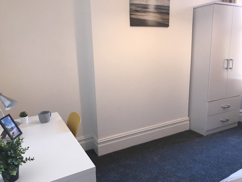 Room Richville Road in Southampton