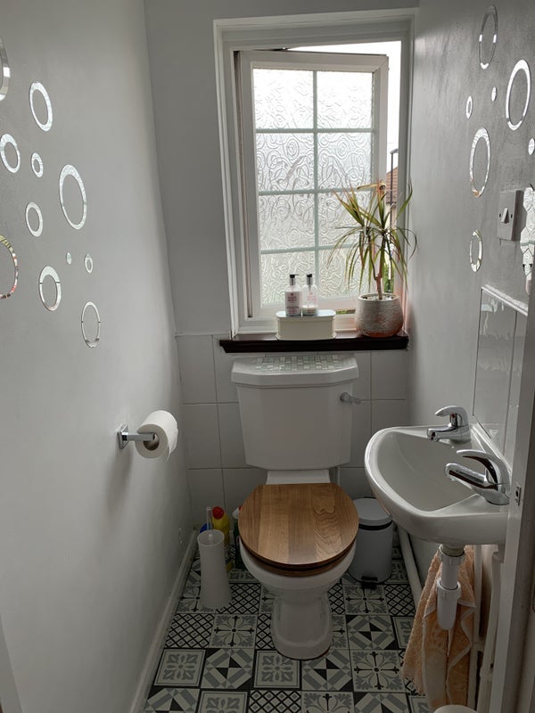Room Leafy Oak Road in Greater London
