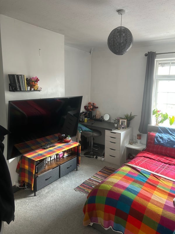 Room Leafy Oak Road in Greater London