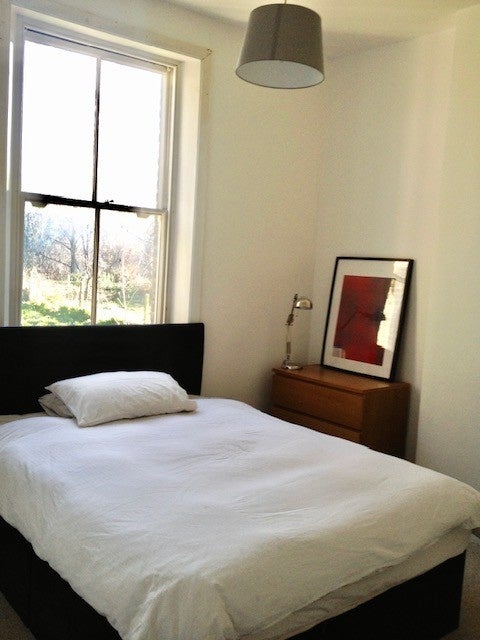 Flat Courthill Road in Greater London