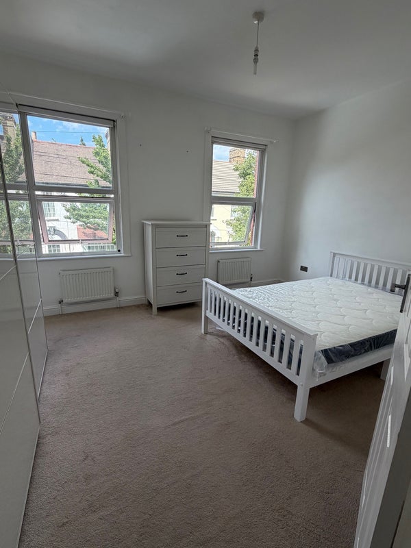 Room Maryland Square in Greater London