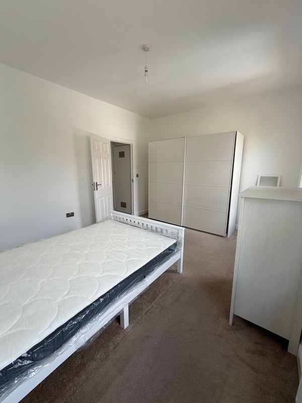 Room Maryland Square in Greater London