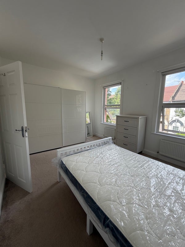Room Maryland Square in Greater London