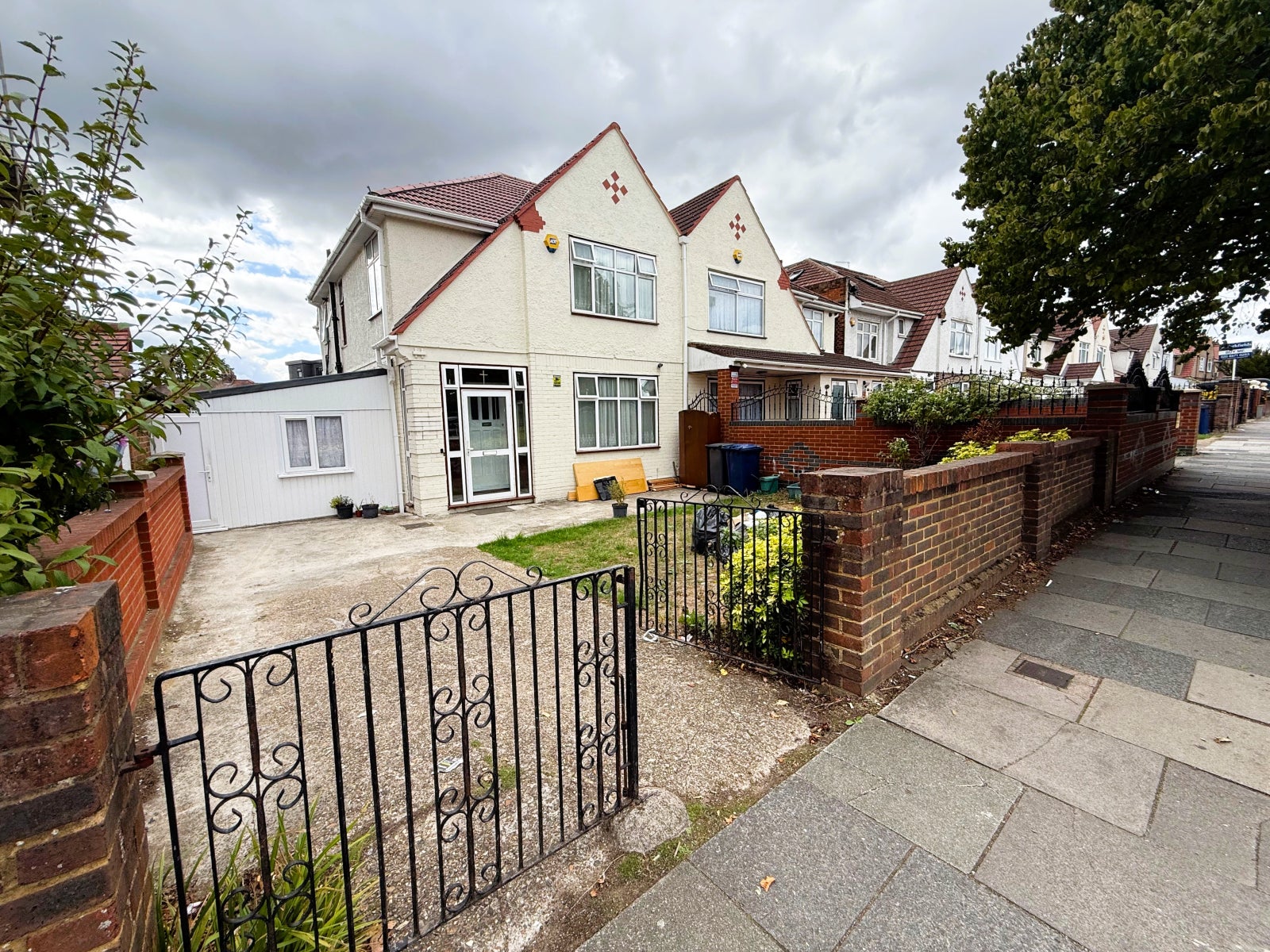 House Uxbridge Road in Greater London