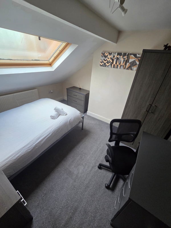 Room Albert Road in Middlesbrough