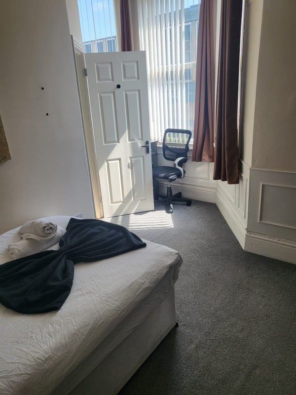 Room Albert Road in Middlesbrough