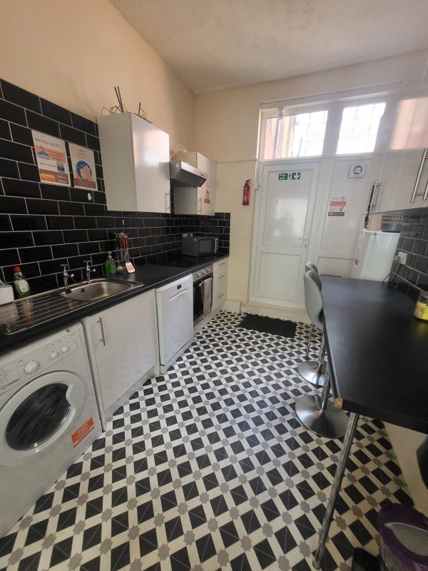 Room Albert Road in Middlesbrough