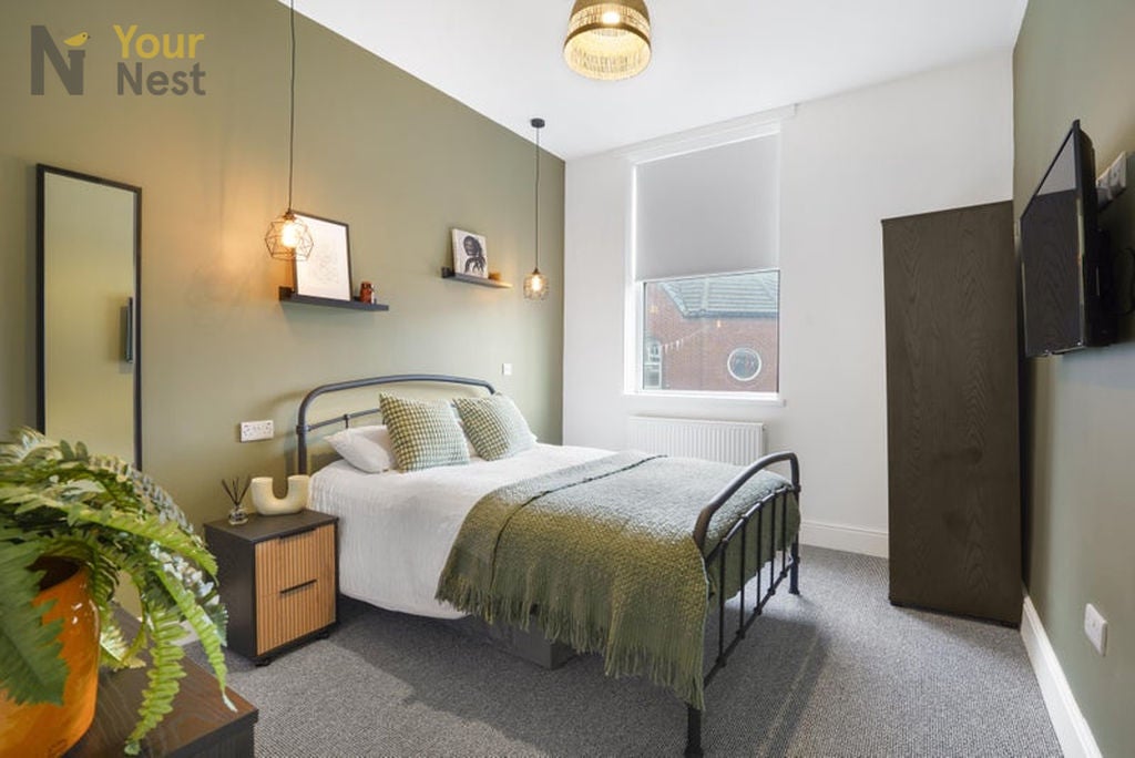 Room Commercial Street in Wakefield