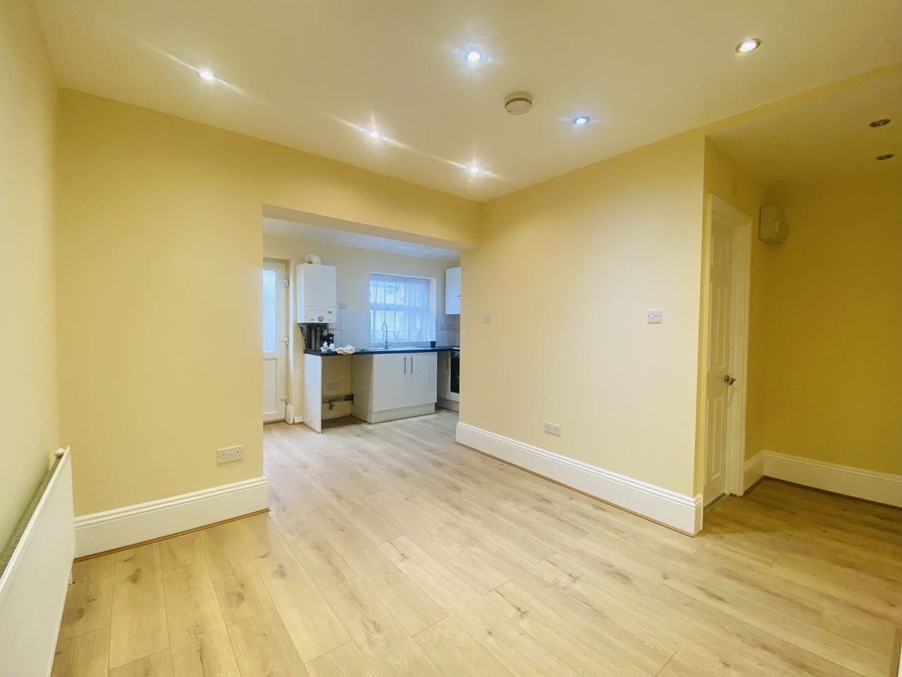 Flat High Street in Cheshunt