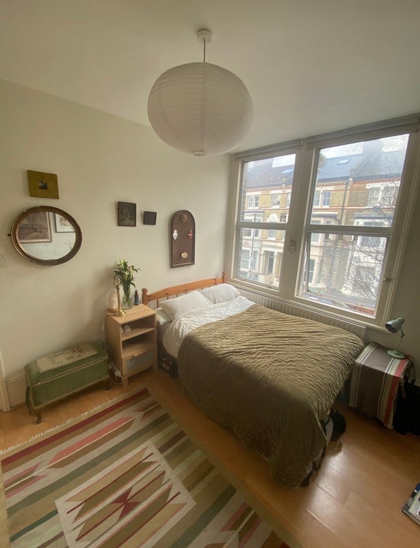 Room Sandmere Road in Greater London