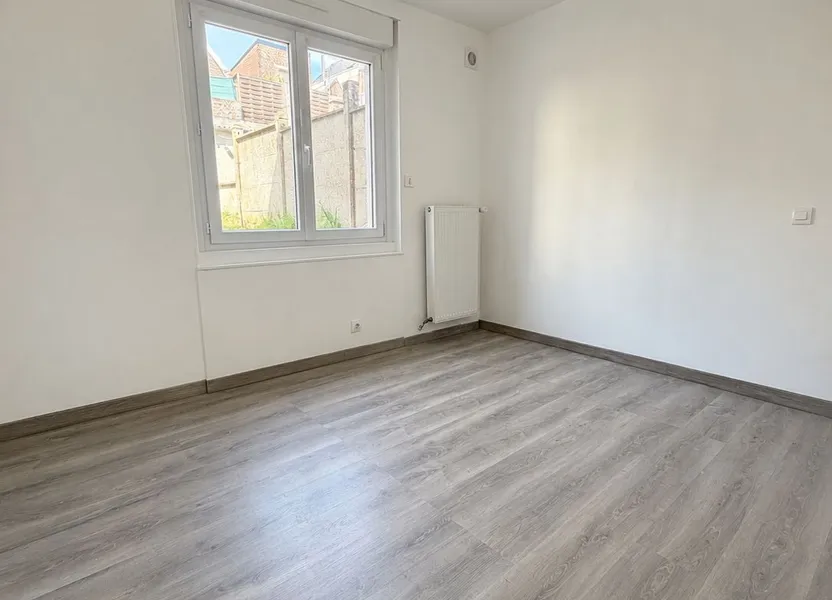 Flat Rue de la Chaussée Romaine in Saint-Quentin