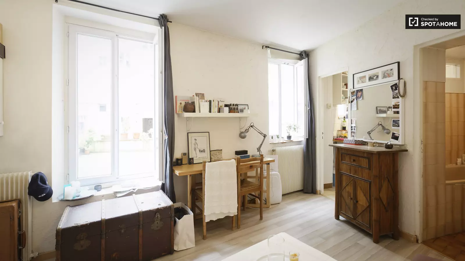 Flat Rue Lepic in Paris