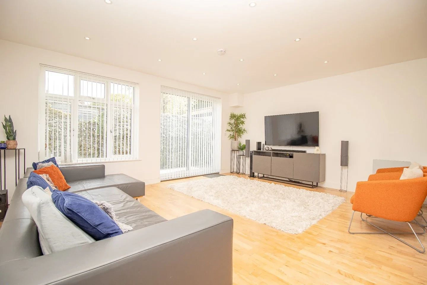 Flat Ash Road in Greater London