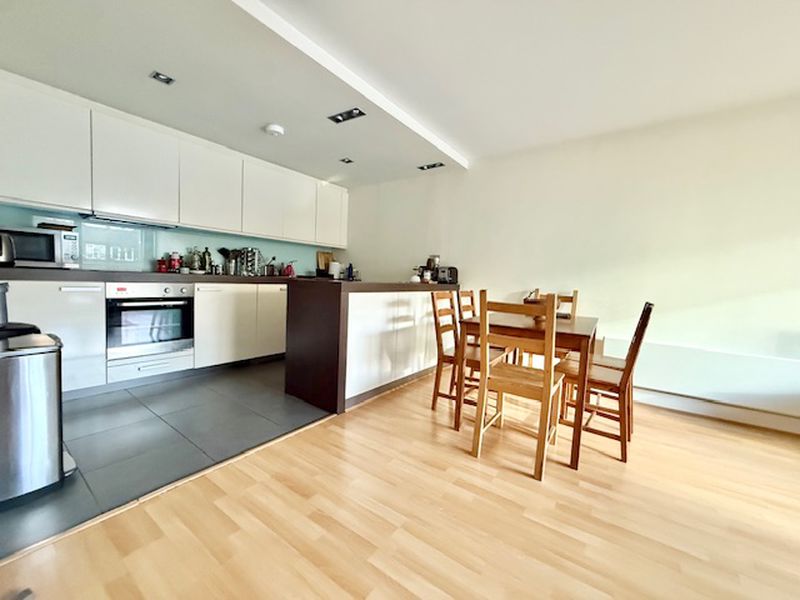 Flat Empire Square South in Greater London