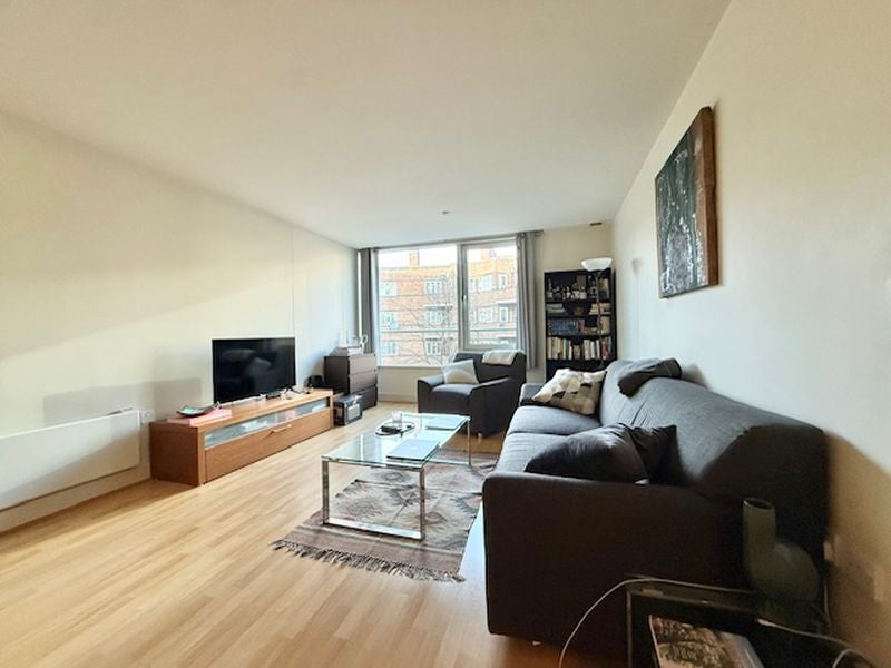 Flat Empire Square South in Greater London