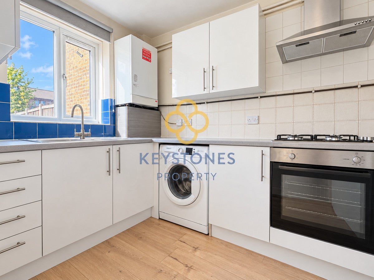 House Aldington Close in Greater London