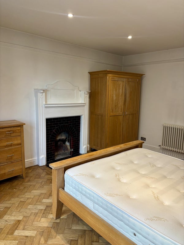 Room Beeches Road in Greater London
