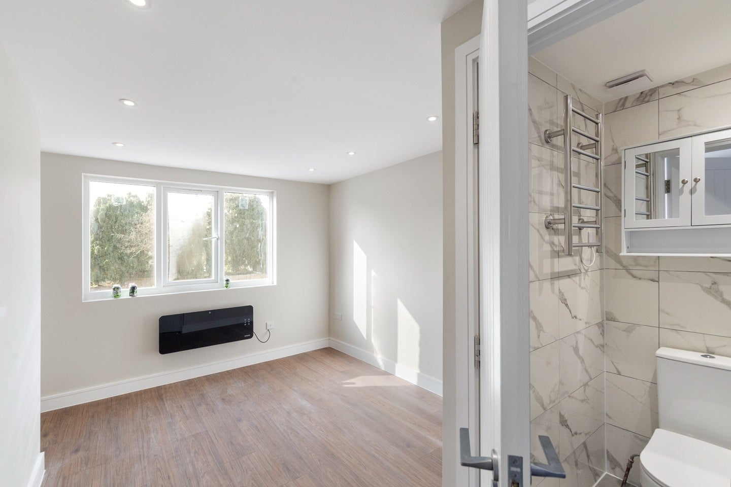 Room Upper Halliford Road in Borough of Spelthorne
