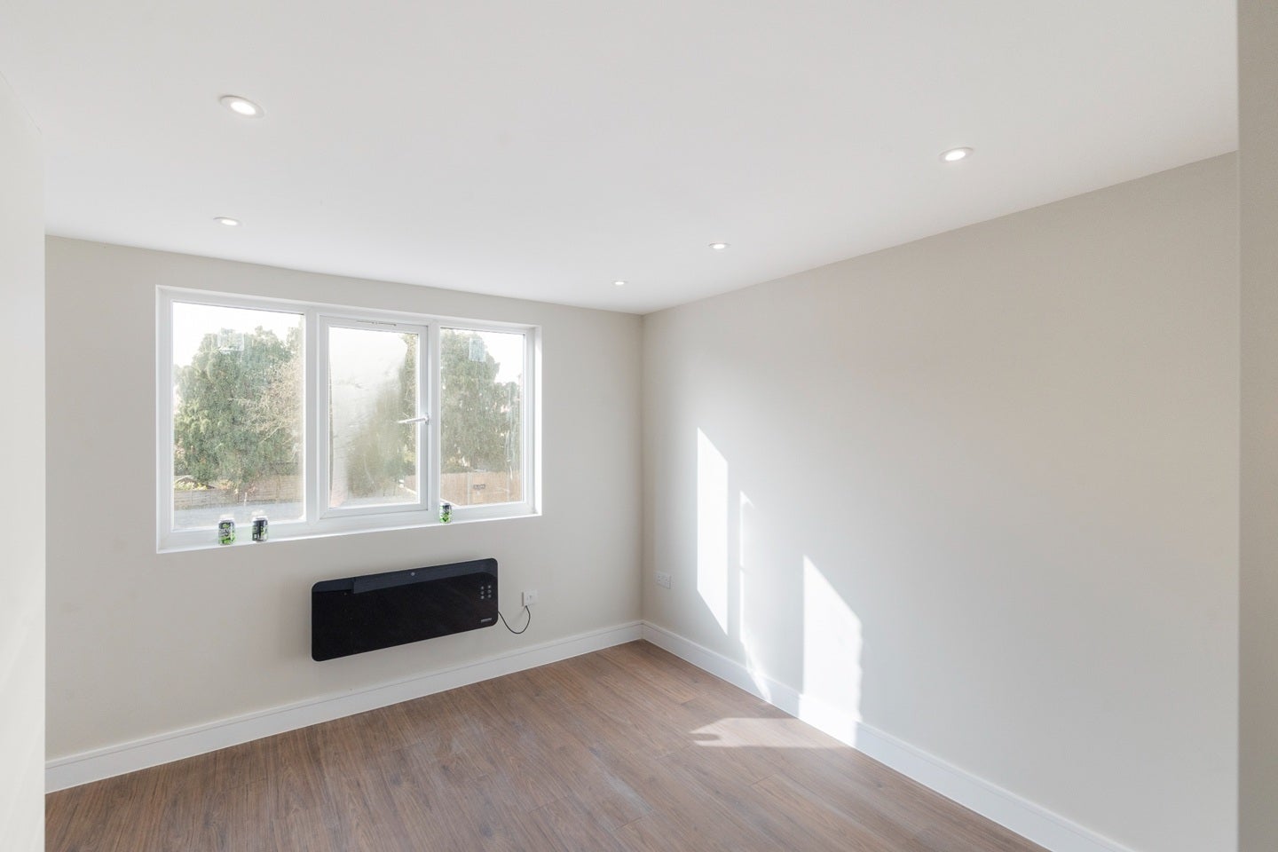 Room Upper Halliford Road in Borough of Spelthorne