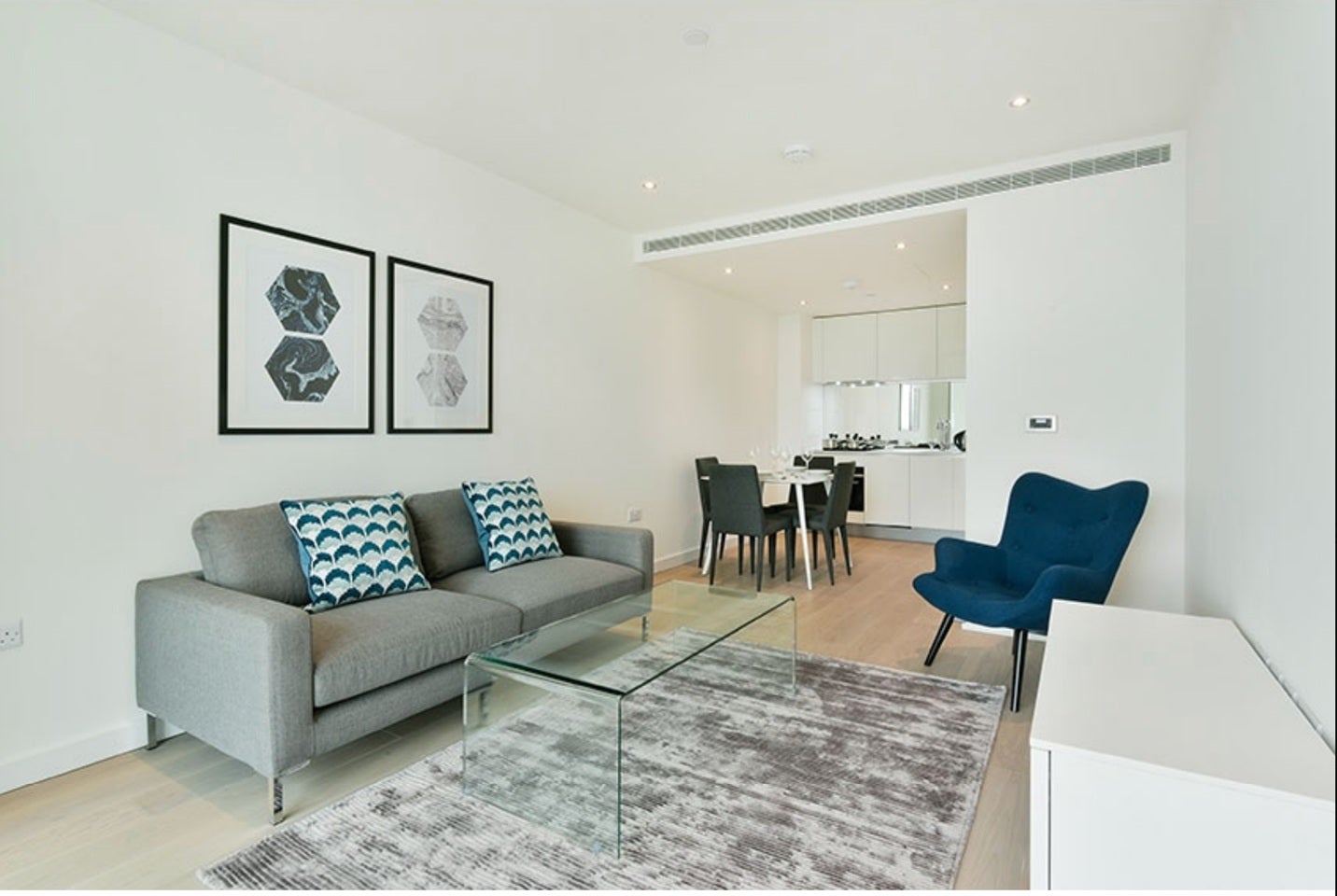 Flat Wyvil Road in Greater London