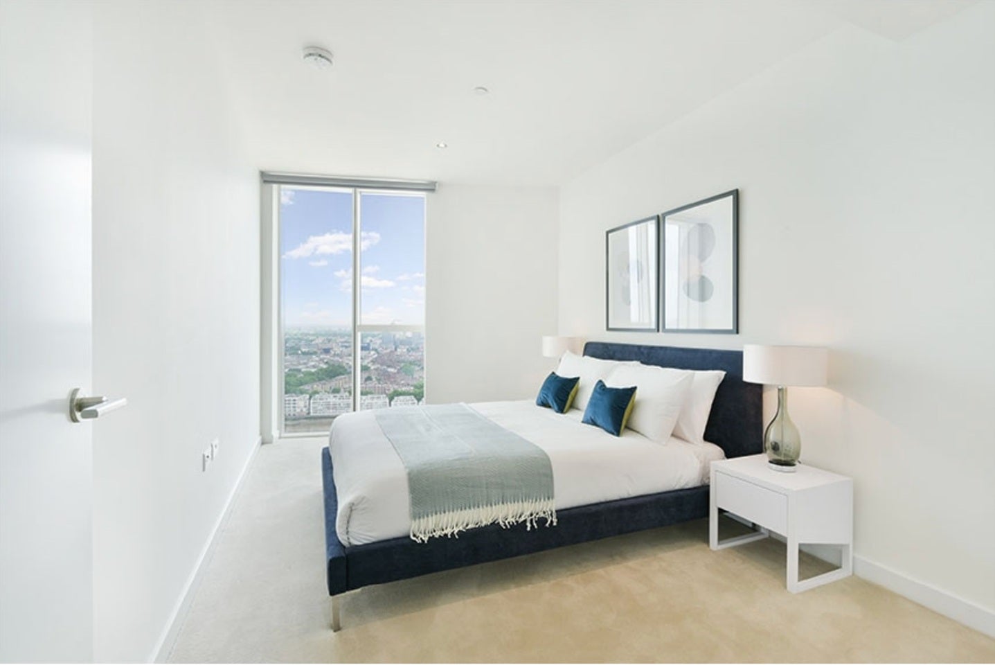 Flat Wyvil Road in Greater London