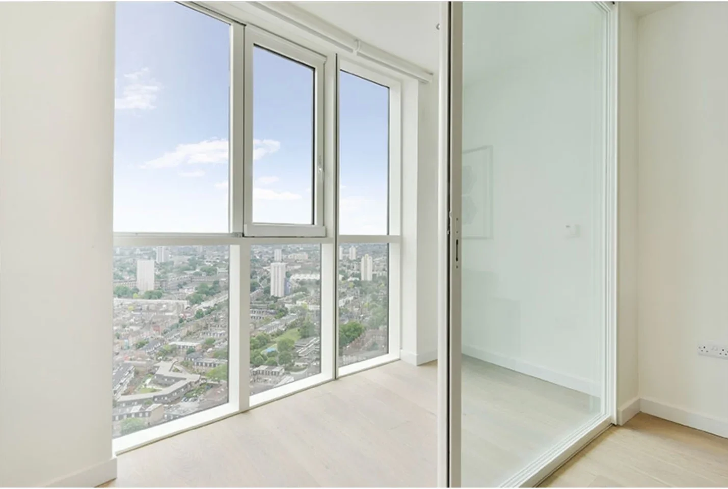 Flat Wyvil Road in Greater London