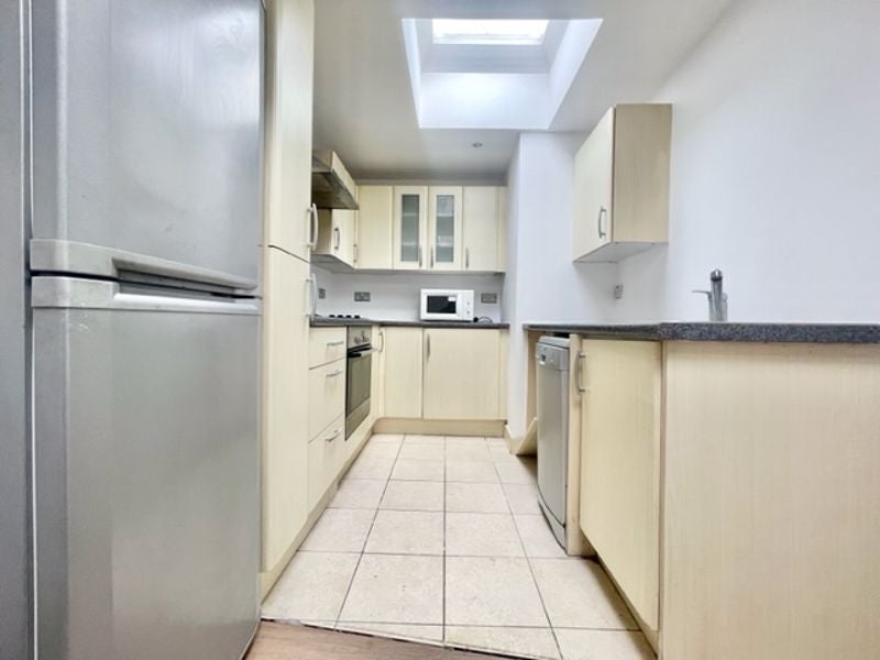 Flat Long Lane in Greater London