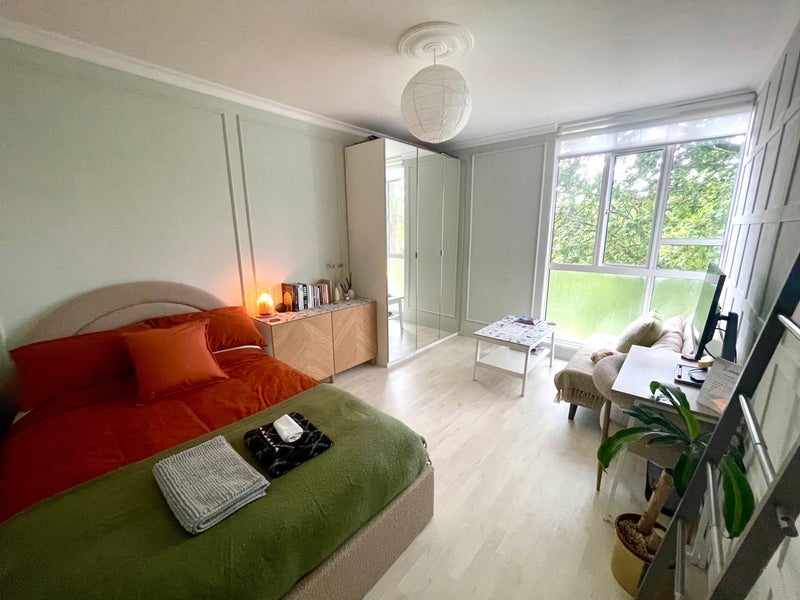 Flat Cleveland Gardens in City of Westminster