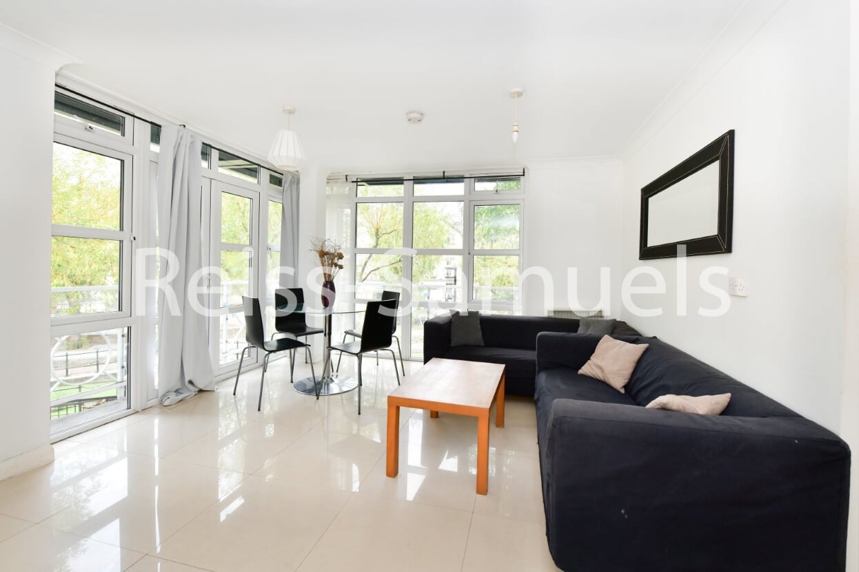 Flat Eleanor Close in Greater London