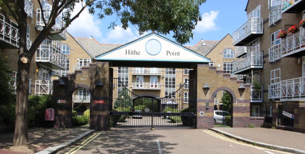Flat Eleanor Close in Greater London