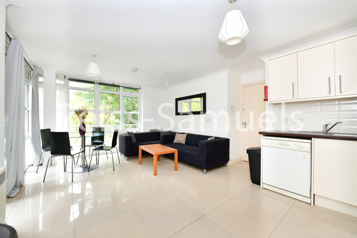 Flat Eleanor Close in Greater London