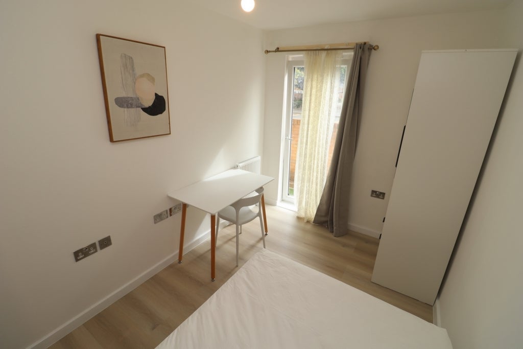 Room Globe Road in Greater London