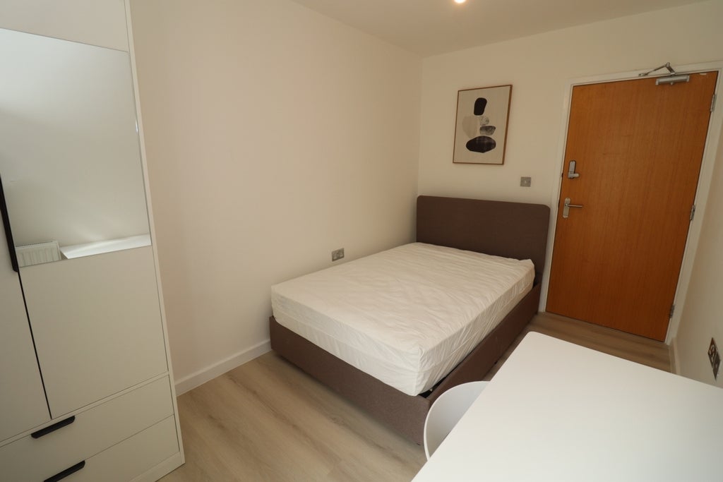 Room Globe Road in Greater London