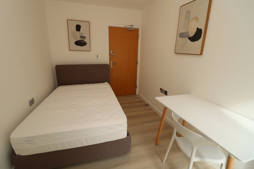 Room Globe Road in Greater London