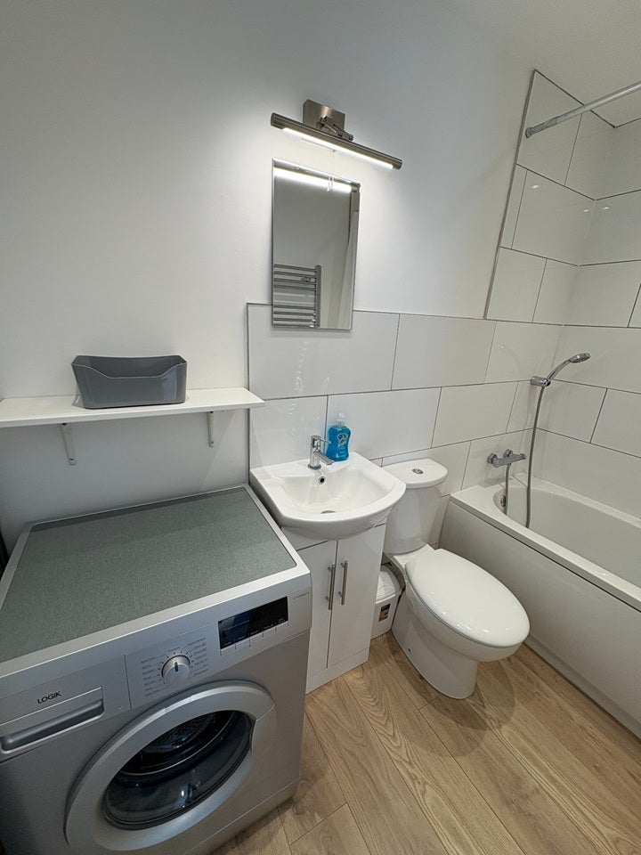 Room Dairyglen Avenue in Cheshunt