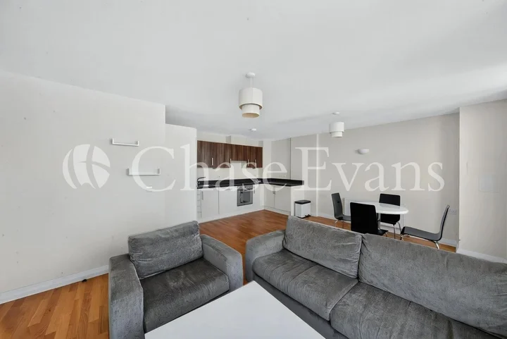 Flat Thomas Road in Greater London