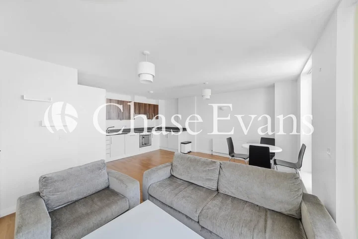 Flat Thomas Road in Greater London