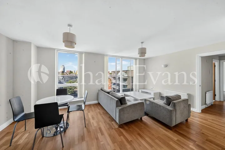 Flat Thomas Road in Greater London