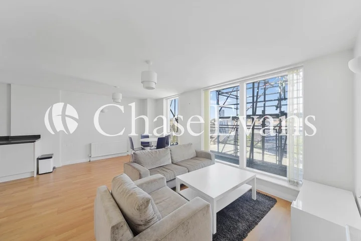 Flat Thomas Road in Greater London