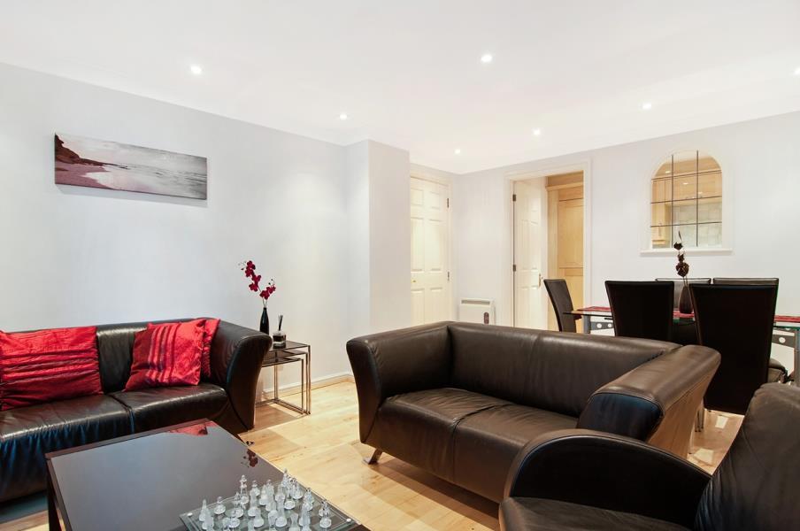 Flat Russell Road in Greater London