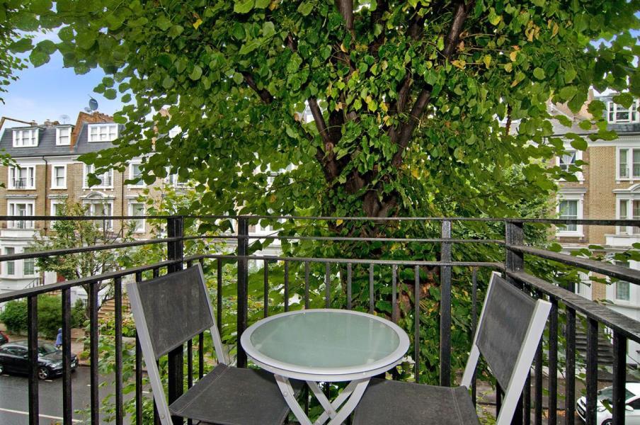 Flat Russell Road in Greater London