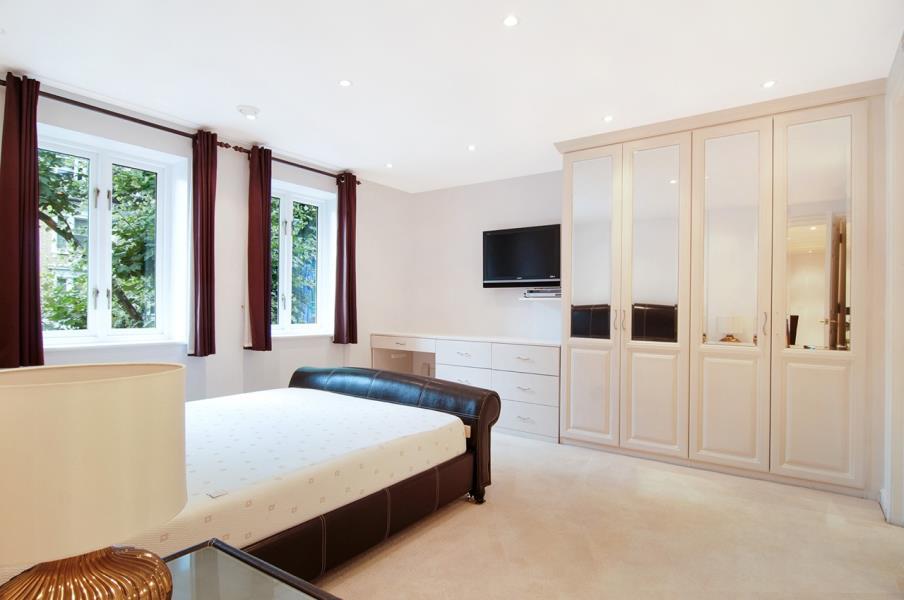 Flat Russell Road in Greater London