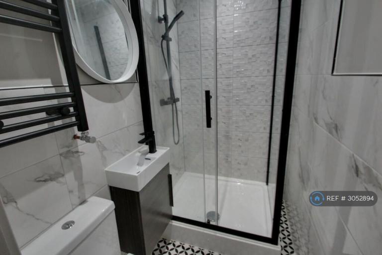 Room Evesham Road in Leicester