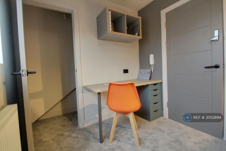 Room Evesham Road in Leicester
