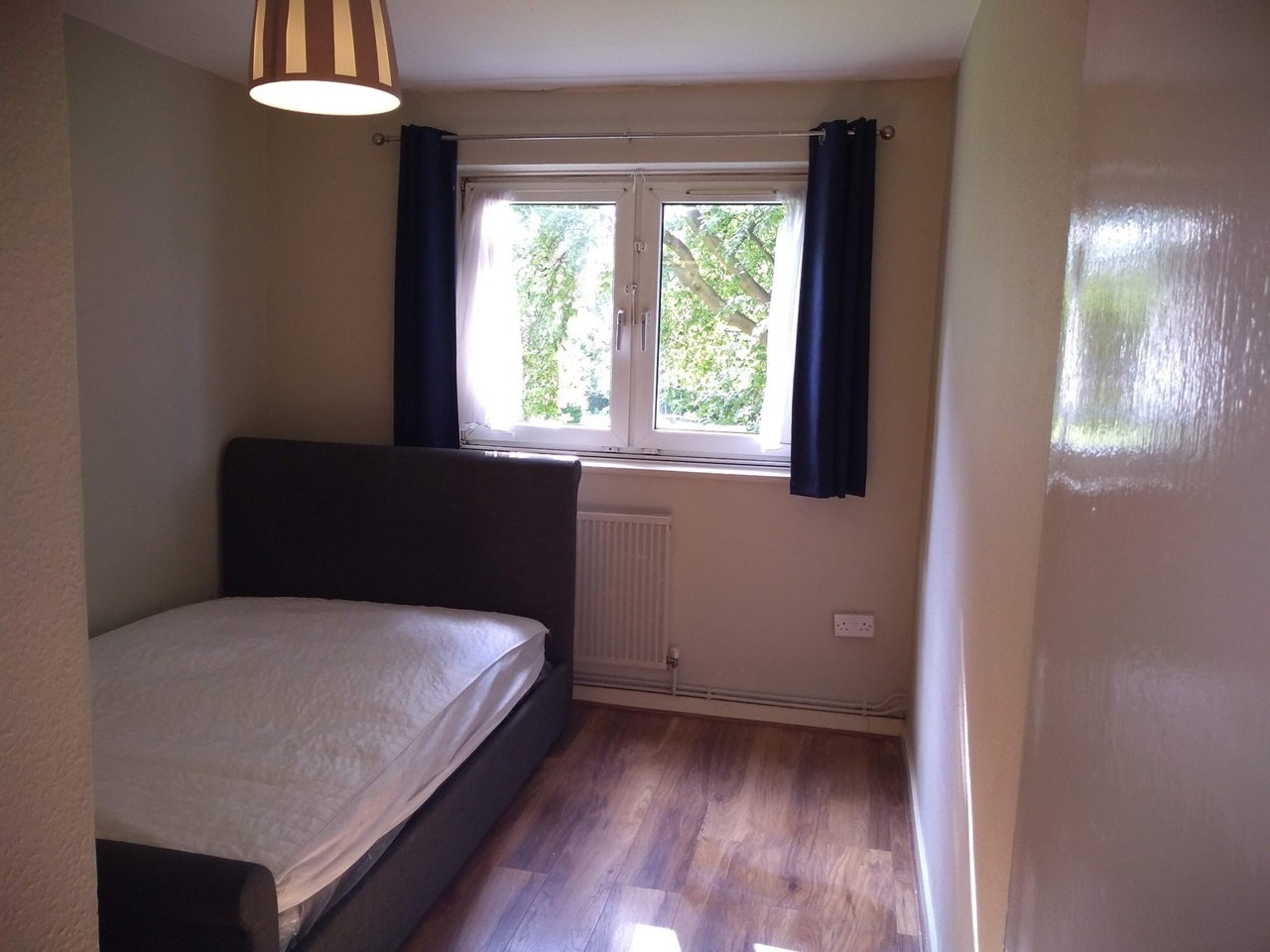 Flat Deeley Road in Greater London